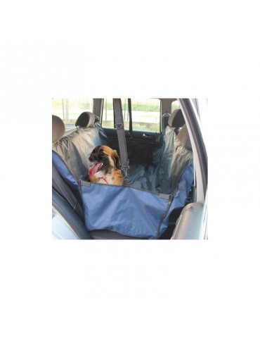 Chien dans housse de voiture